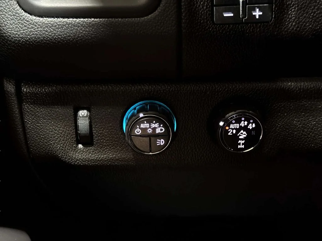 Used 2021 Red Chevrolet ZR2 image 17