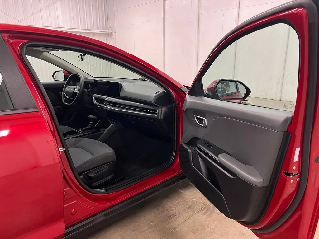 Used 2025 Red Kia LXS image 18