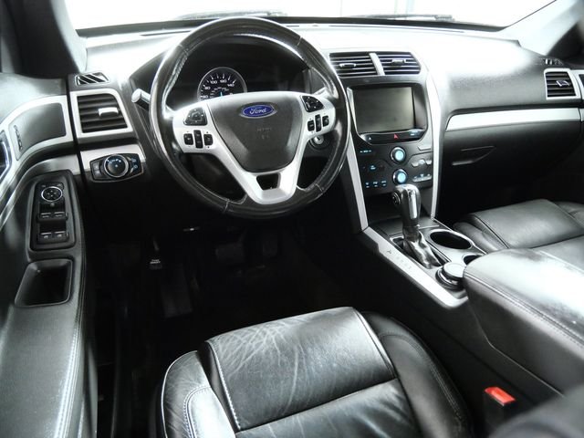 Used 2013 Black Ford XLT image 4