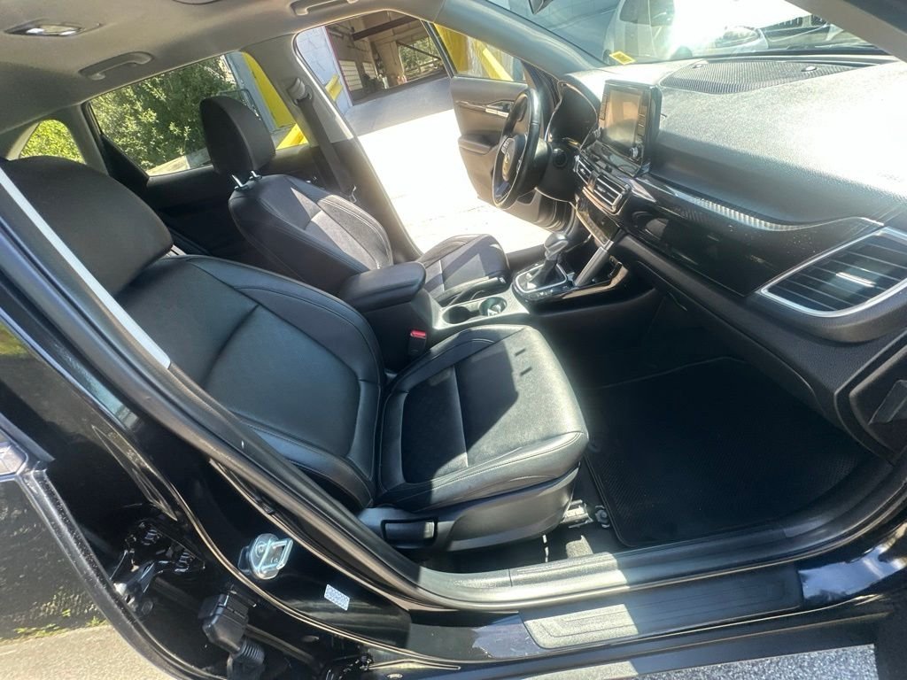 Used 2021 Black Kia EX image 35
