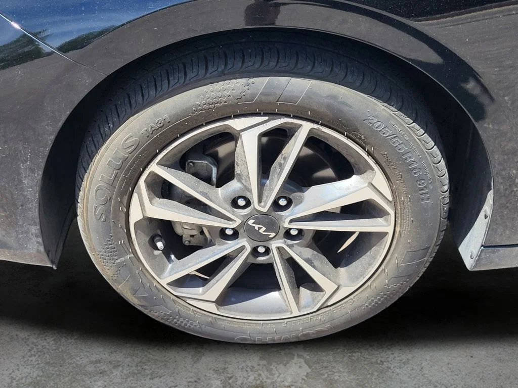2024 Kia Forte LXS - Photo 23