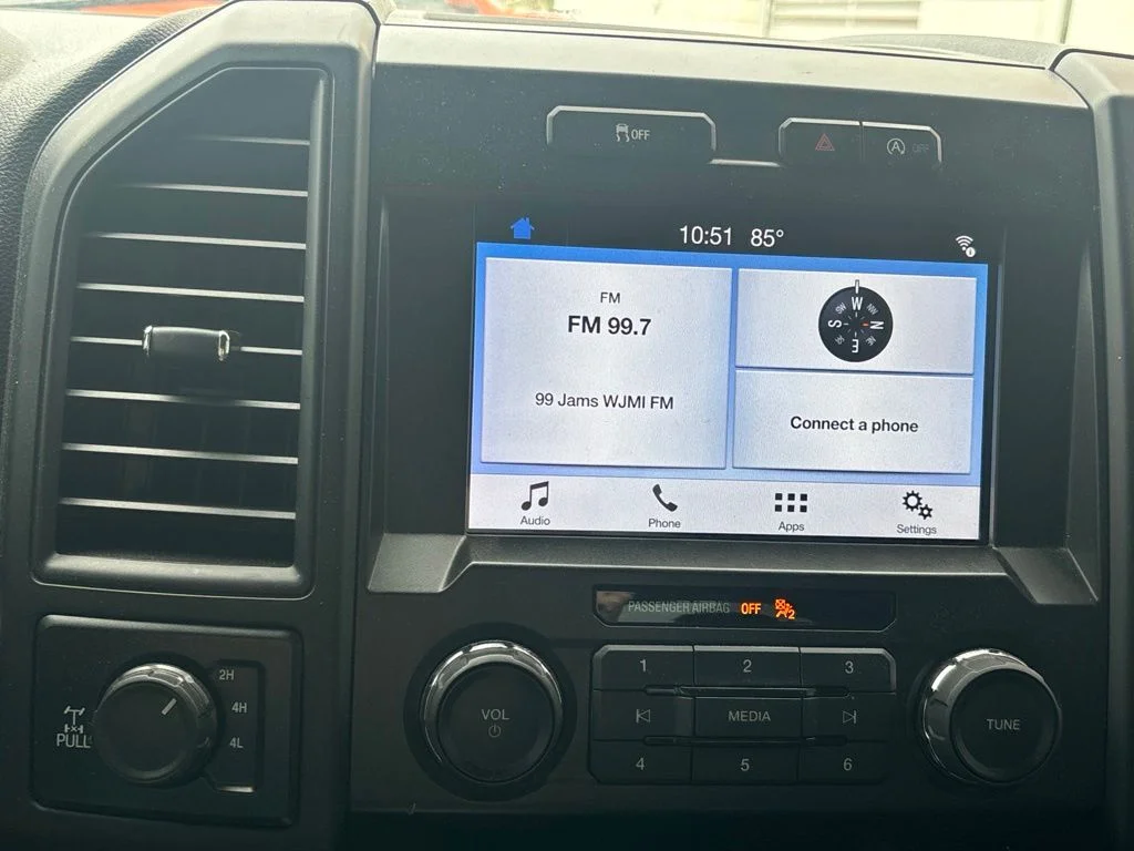 Used 2019 White Ford XL image 10