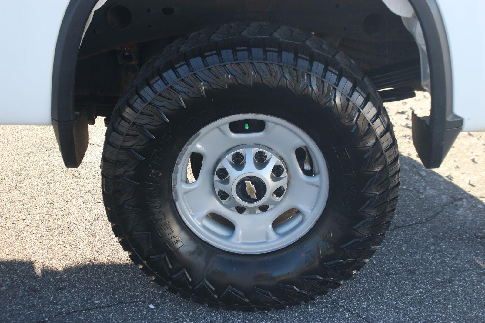 Used 2025 Summit White Chevrolet WT image 36