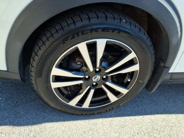 Used 2018 White Nissan SV image 5