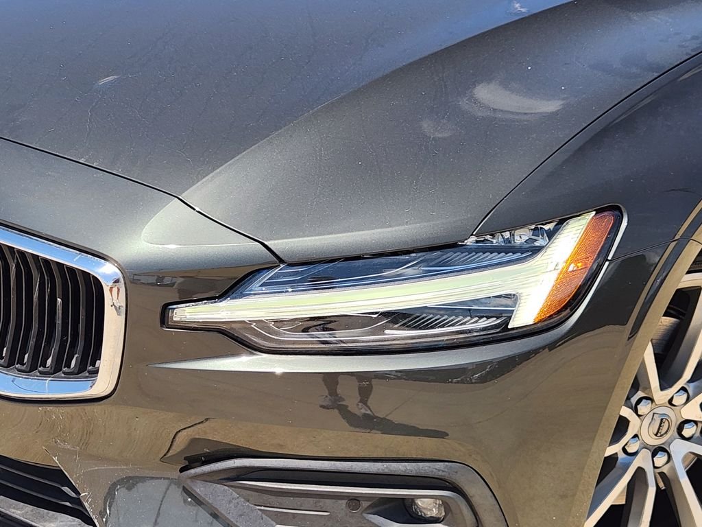 Used 2021 Pine Grey Metallic Volvo Momentum image 7