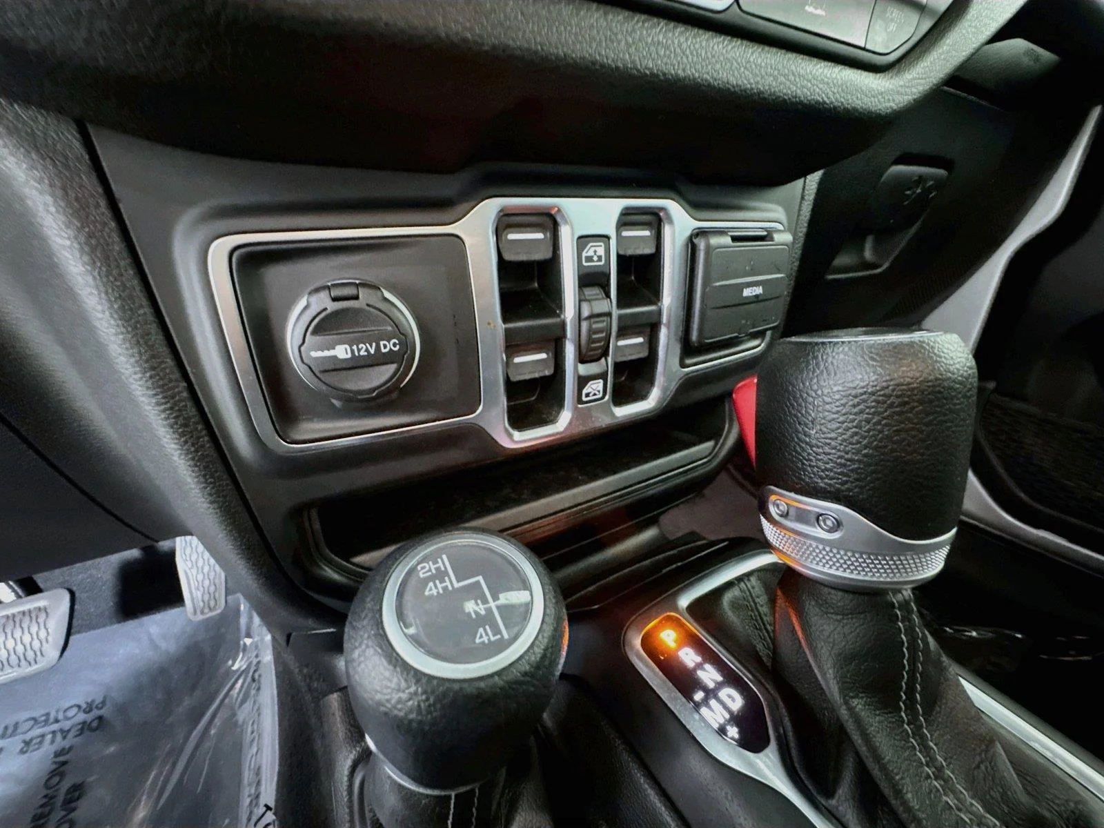 Used 2024 Silver Zynith Clearcoat Jeep Sport S image 30