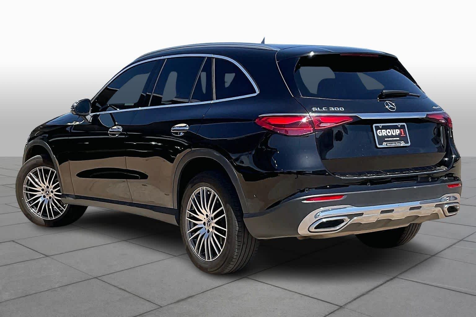 Used 2025 Obsidian Black Metallic Mercedes-Benz GLC 300 image 22