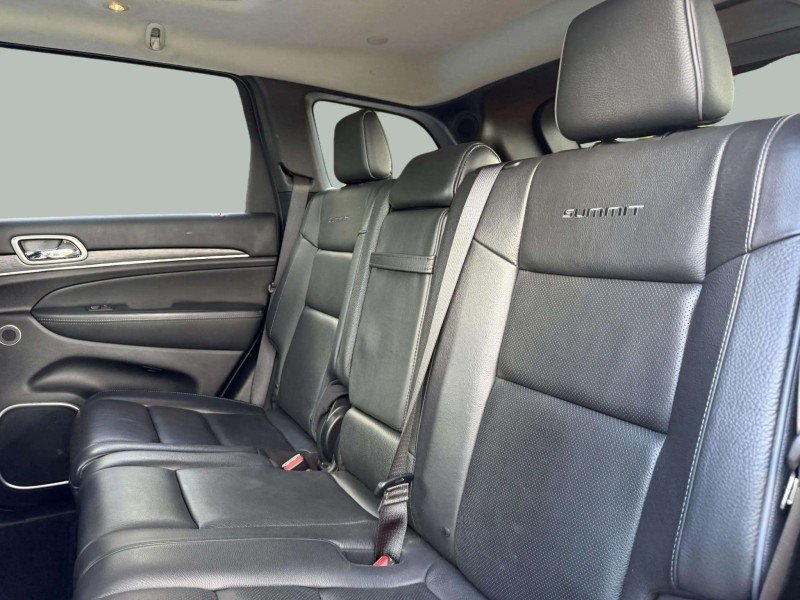 Used 2019 Black Jeep Summit image 23