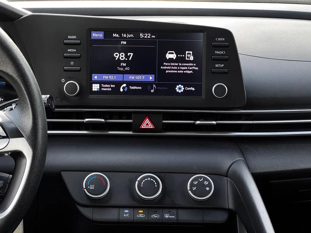 Used 2023  Hyundai SE image 21