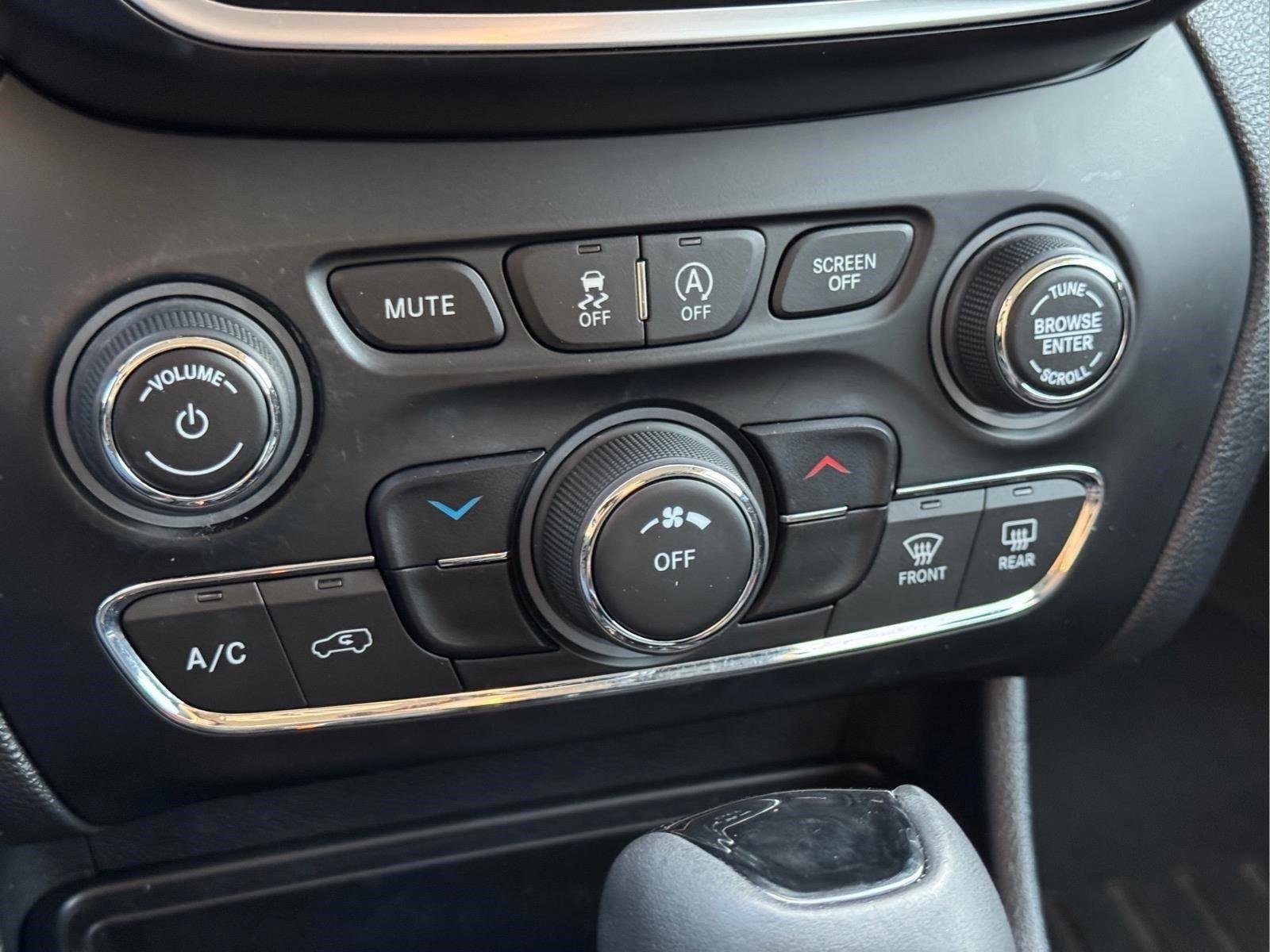 Used 2019 Sting-Gray Clearcoat Jeep Altitude image 27