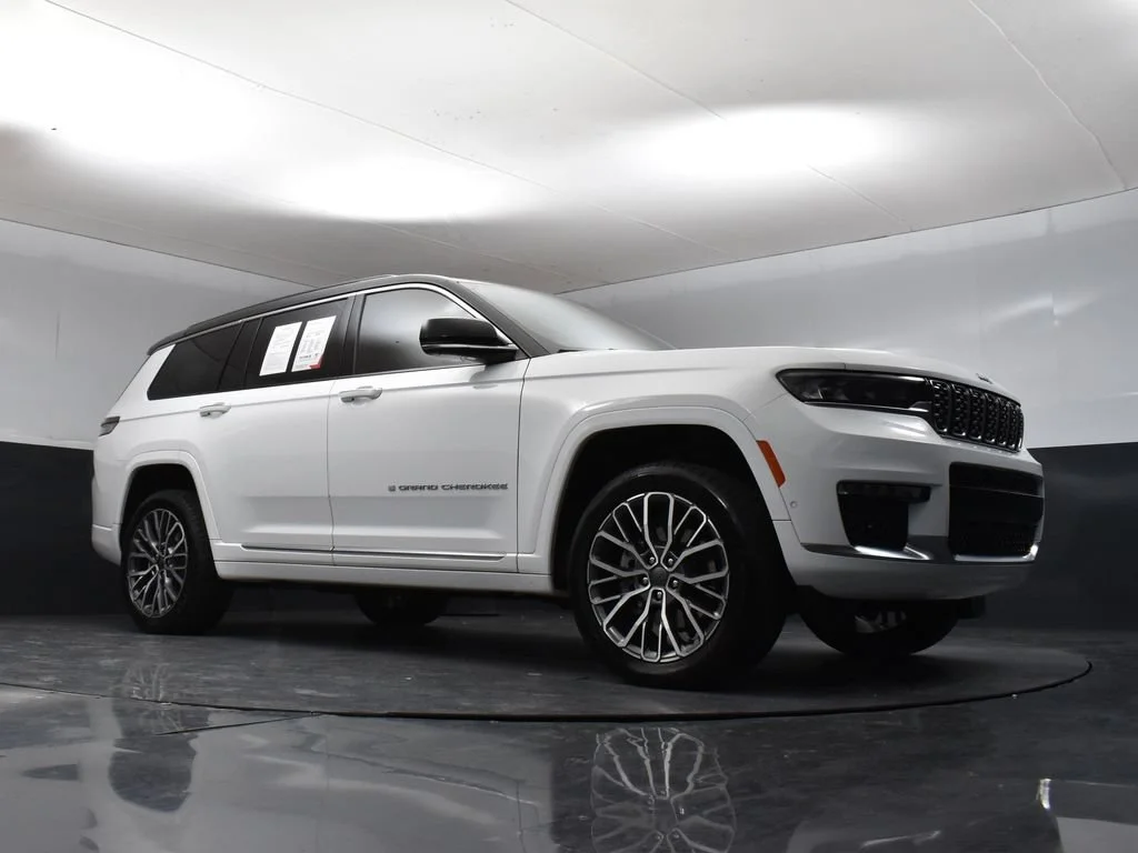 Used 2024 White Jeep Summit image 33