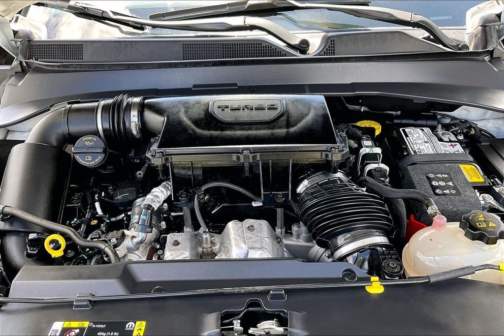 Used 2024 White/off-white Jeep Limited image 31