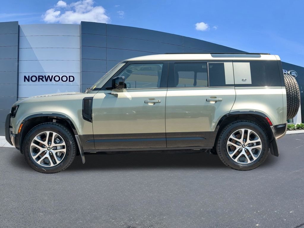 Used 2024 Green Land Rover X-Dynamic SE image 7