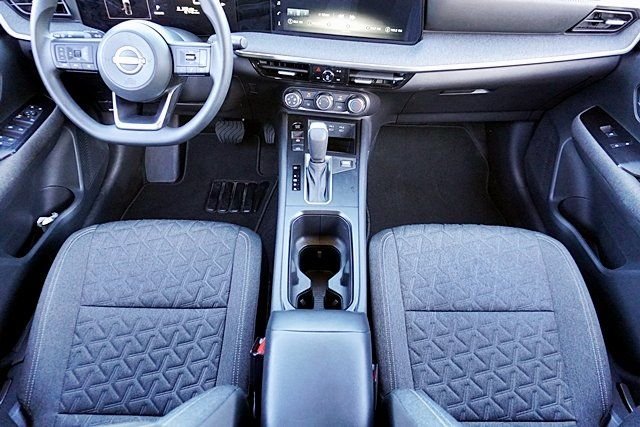 Used 2025 Brown Nissan SV image 19