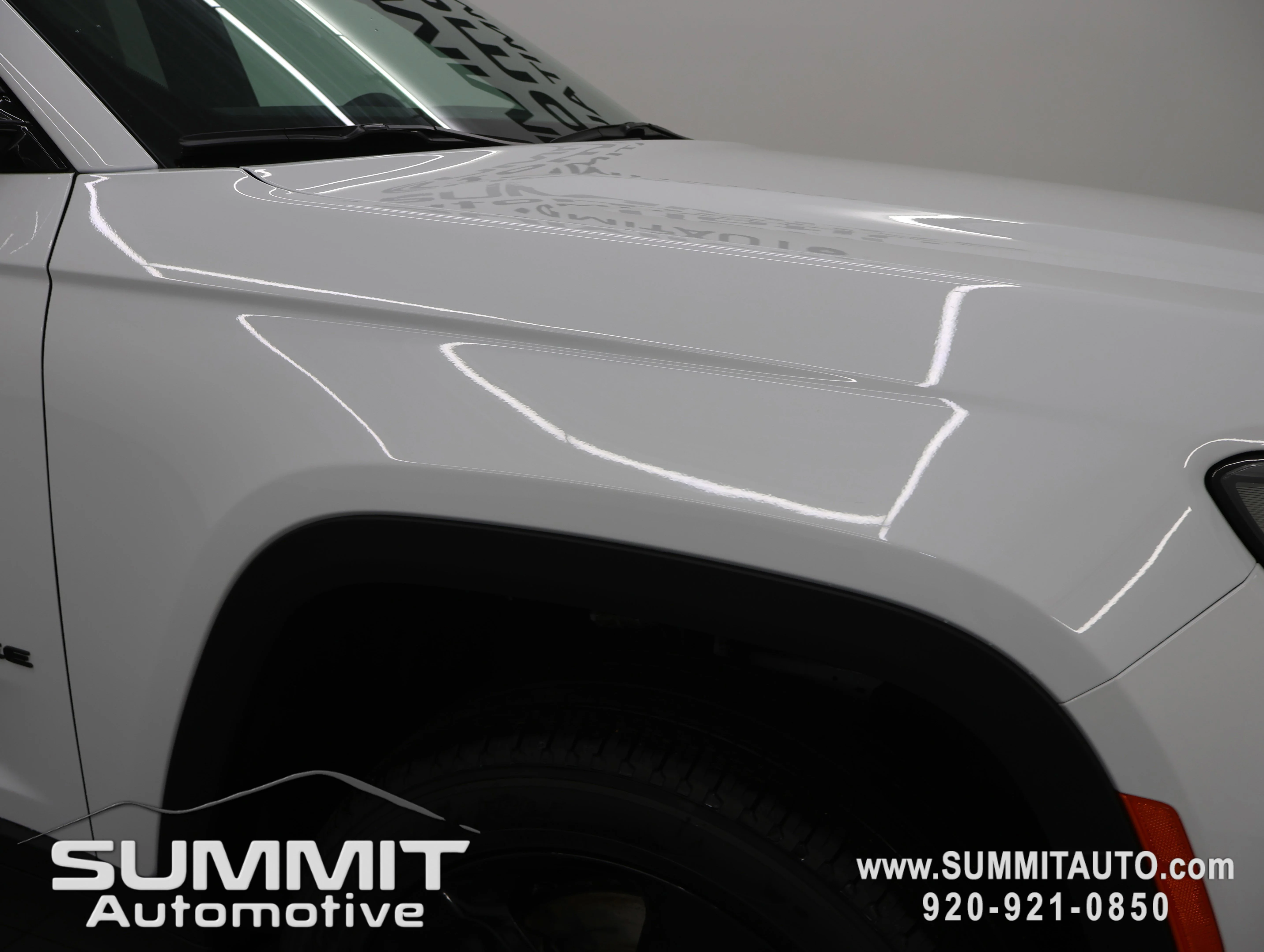 New 2026 Bright White Clear-Coat Exterior Paint Jeep Limited image 24