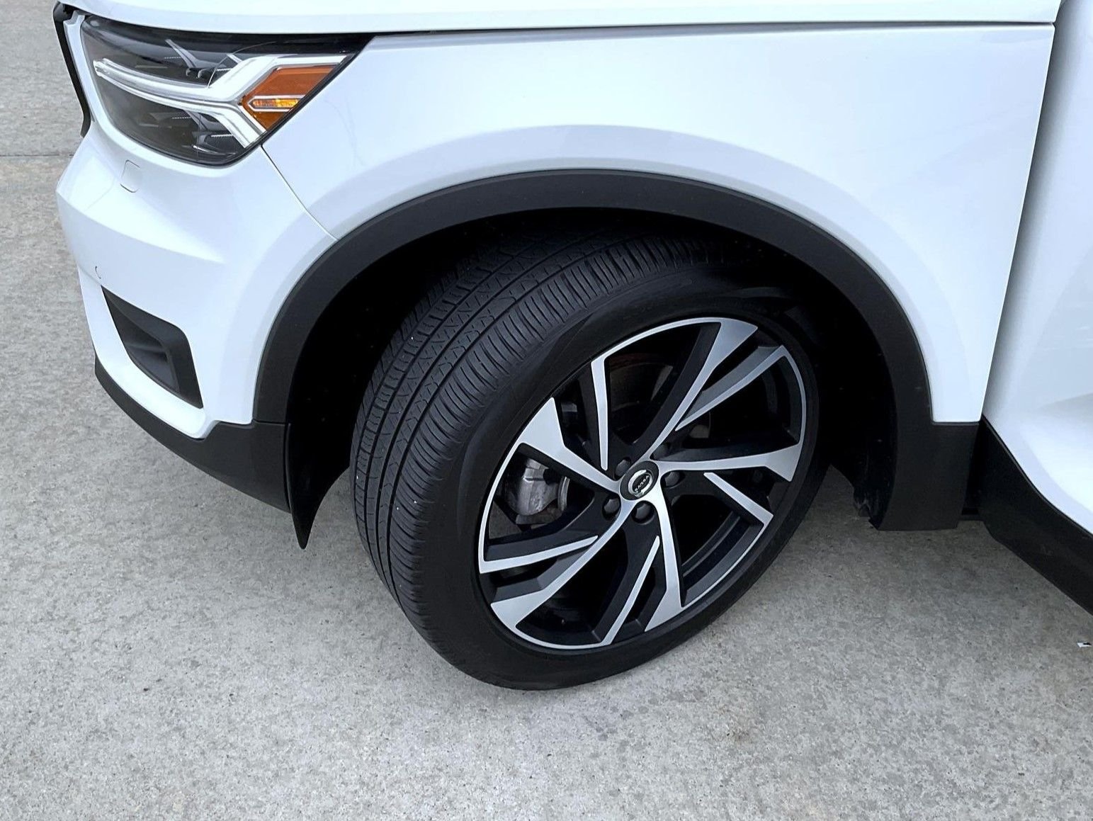 Used 2020 White Volvo R-Design image 24