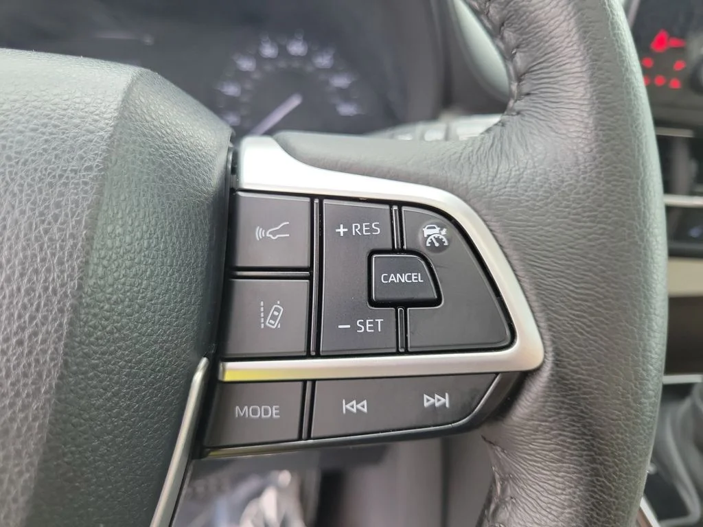 Used 2023  Toyota XLE image 26