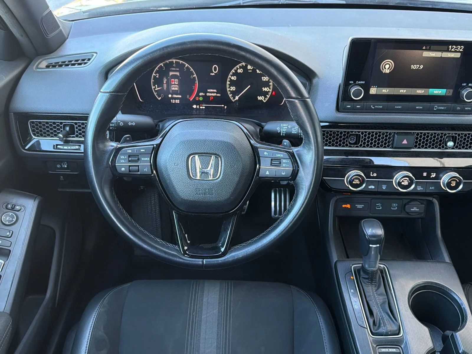 Used 2025  Honda Sport image 16