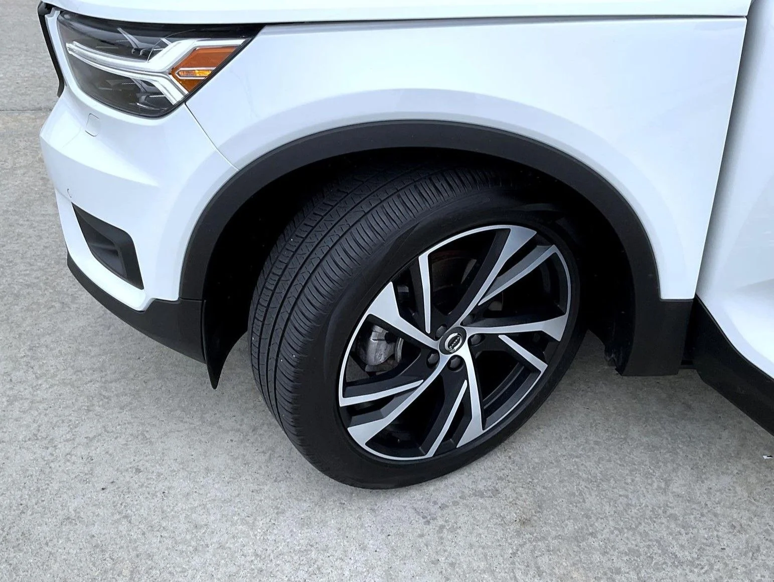 Used 2020 White Volvo R-Design image 24