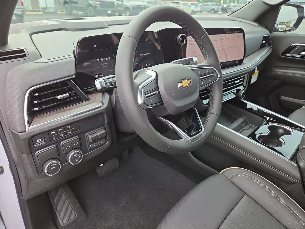 New 2026 Polar White Tricoat Chevrolet Premier image 2