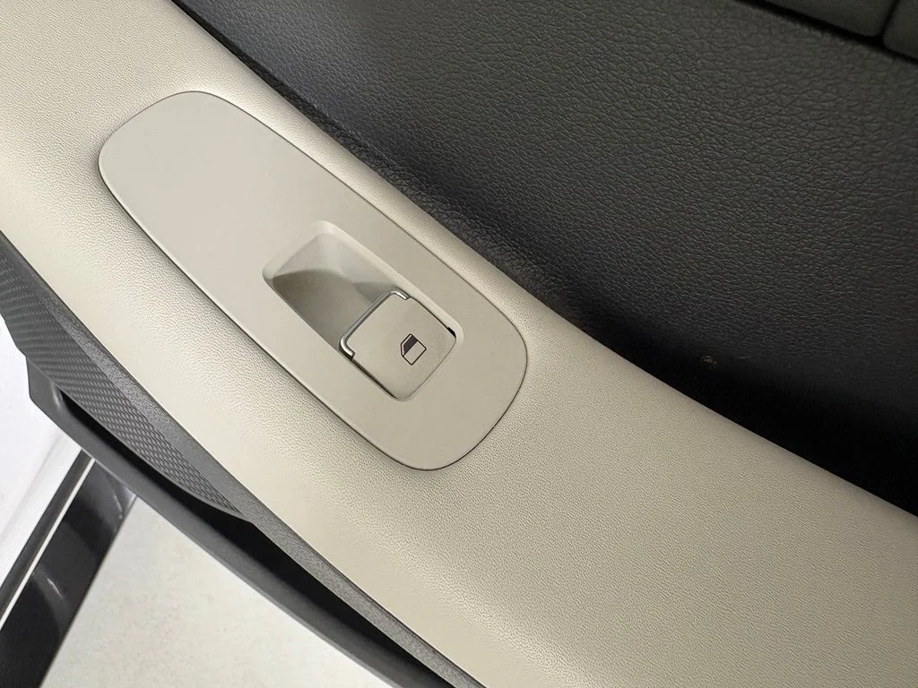 Used 2025 White Hyundai SEL image 16