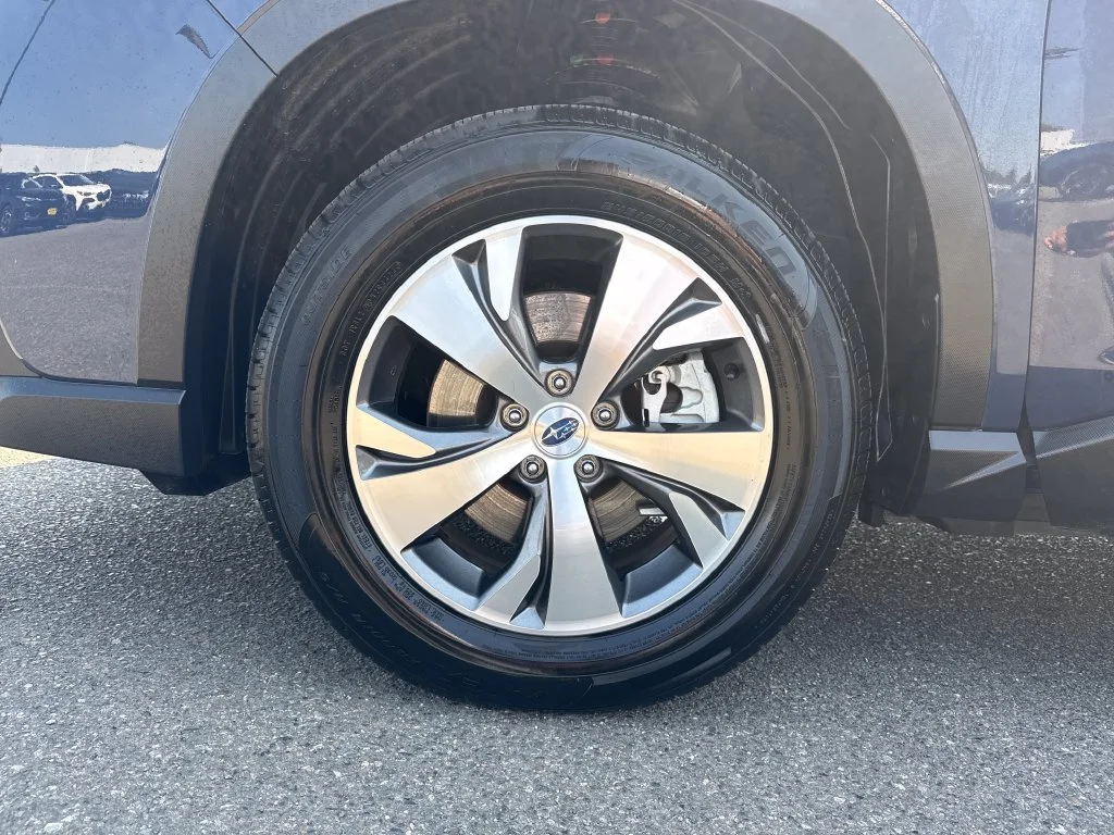 Used 2025  Subaru Premium image 17