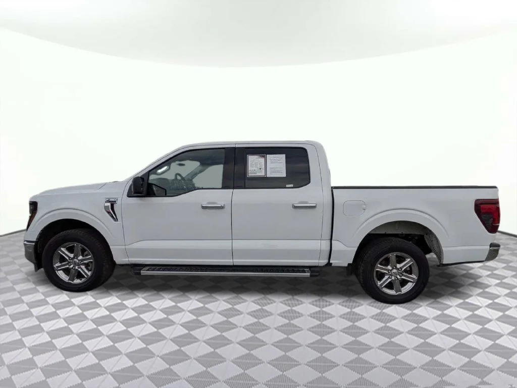Certified Used 2025 Oxford White Ford XLT image 6