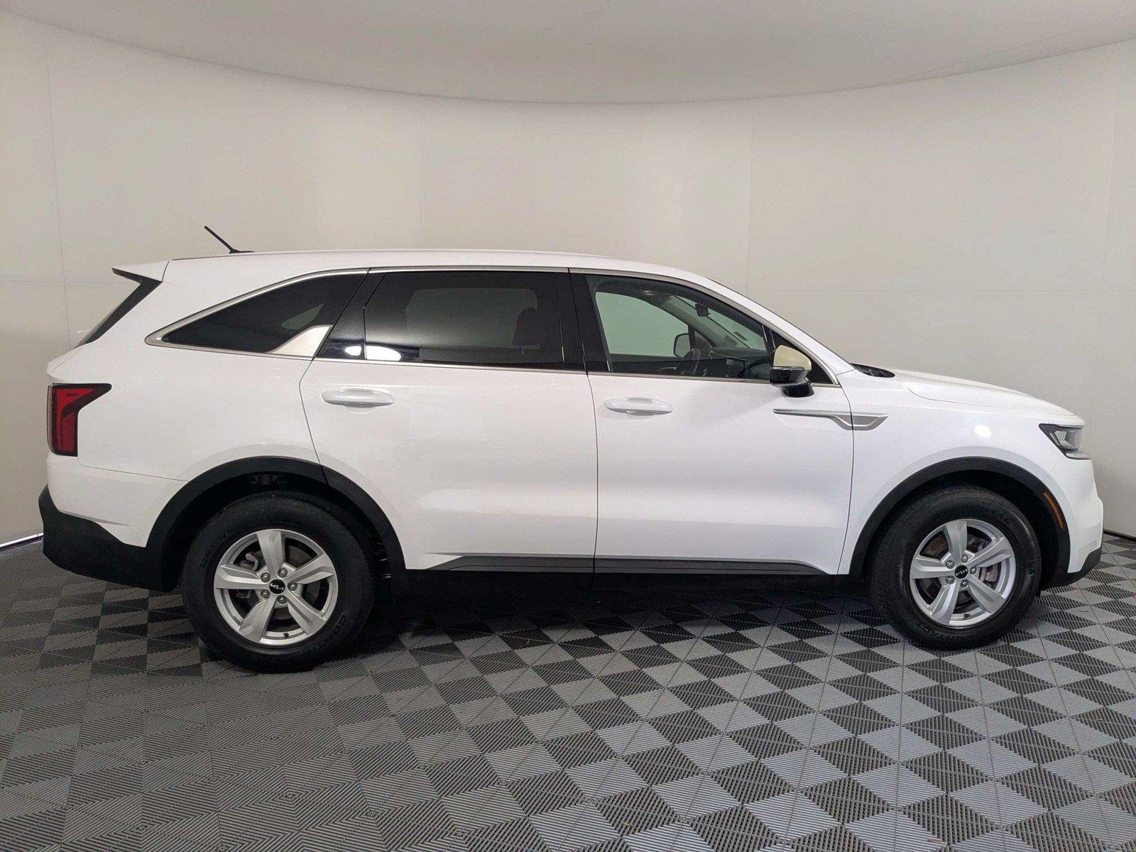 Used 2023 Glacial White Pearl Kia LX image 4