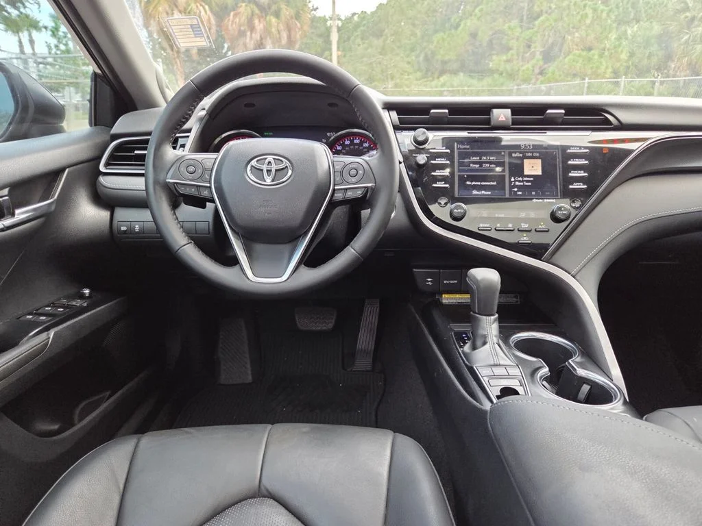 Used 2019 Blue Toyota XSE V6 image 7