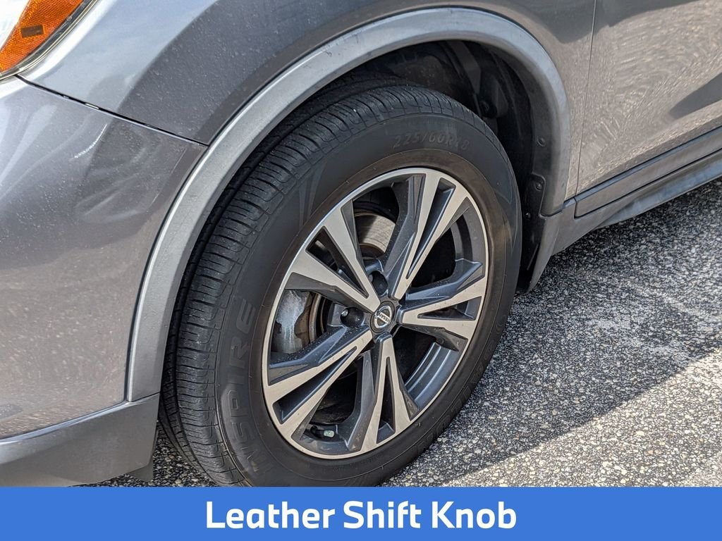 Used 2020 Gray Nissan SV image 9