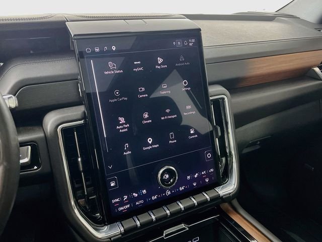 2025 GMC Yukon Denali - Photo 17