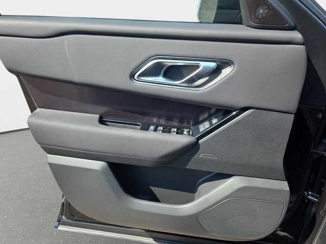 New 2026 Santorini Black Land Rover Belgravia Edition image 19