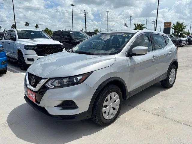 Used 2020 Silver Nissan S image 3