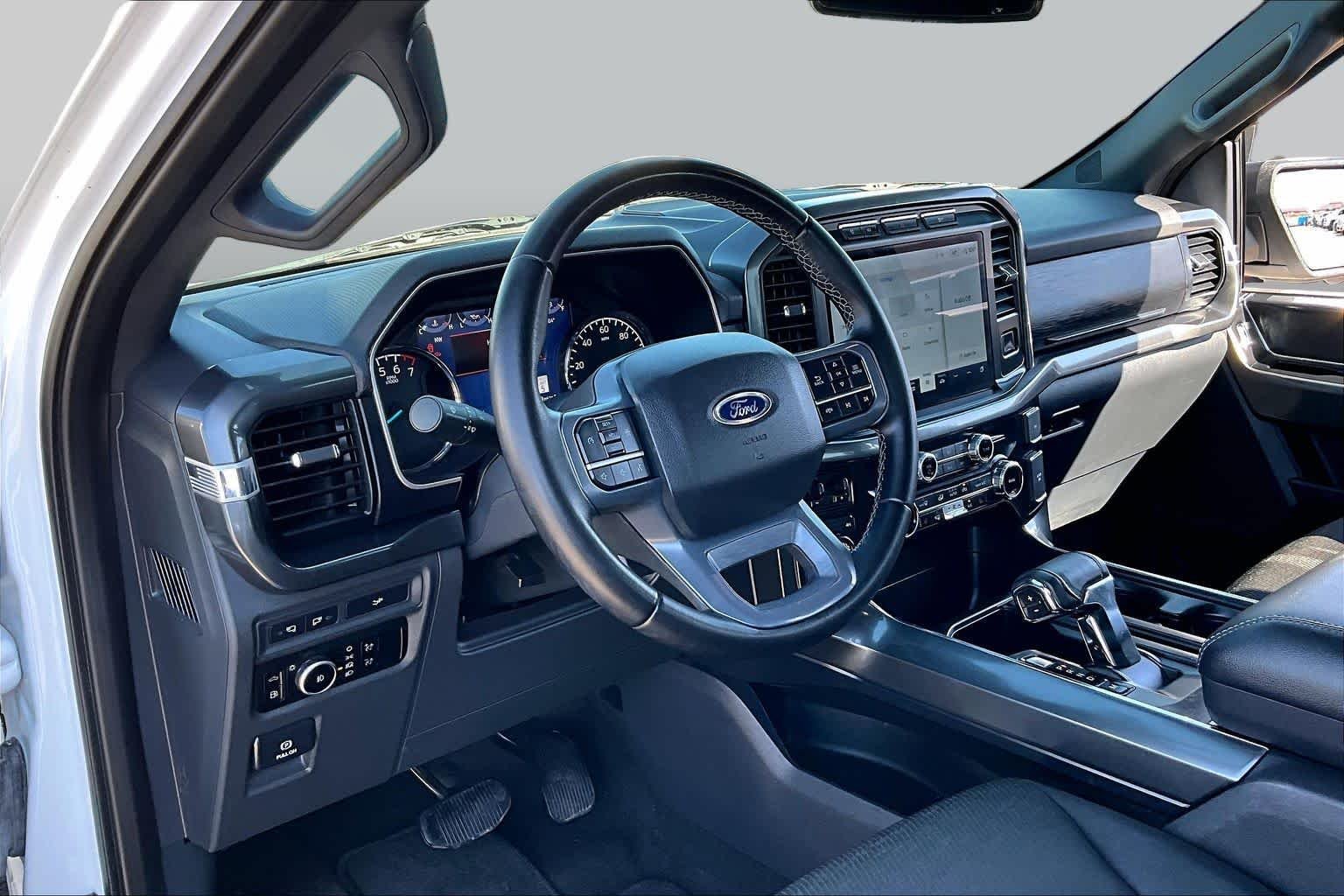Used 2023 Oxford White Ford XLT image 17