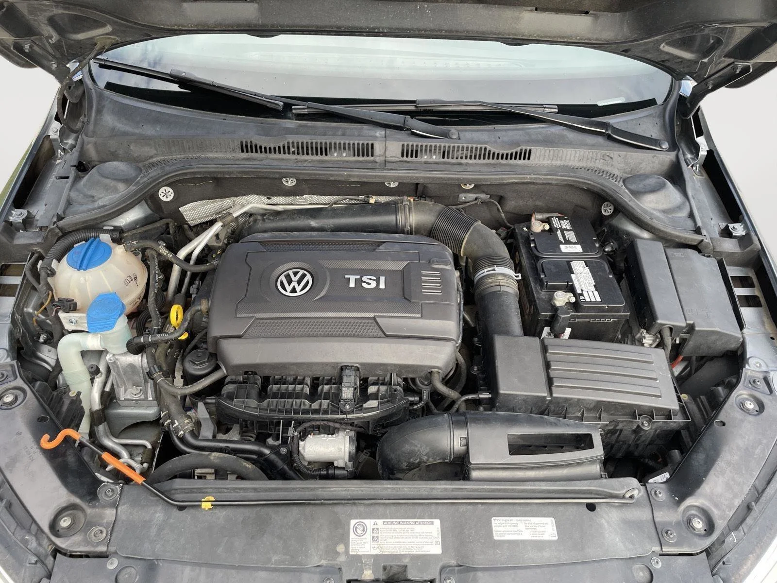 Used 2014 Platinum Gray Metallic Volkswagen SE image 17