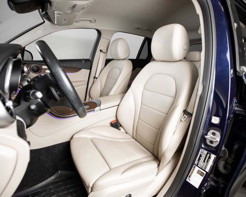 Certified Used 2022  Mercedes-Benz GLC 300 image 5