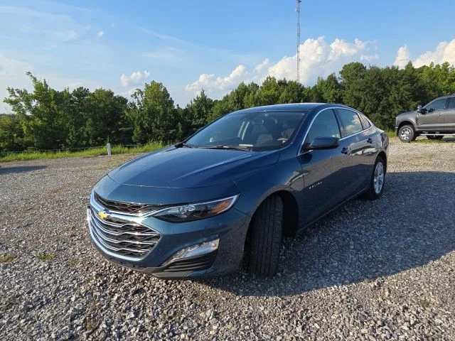 Used 2025 Lakeshore Blue Metallic Chevrolet LT image 3