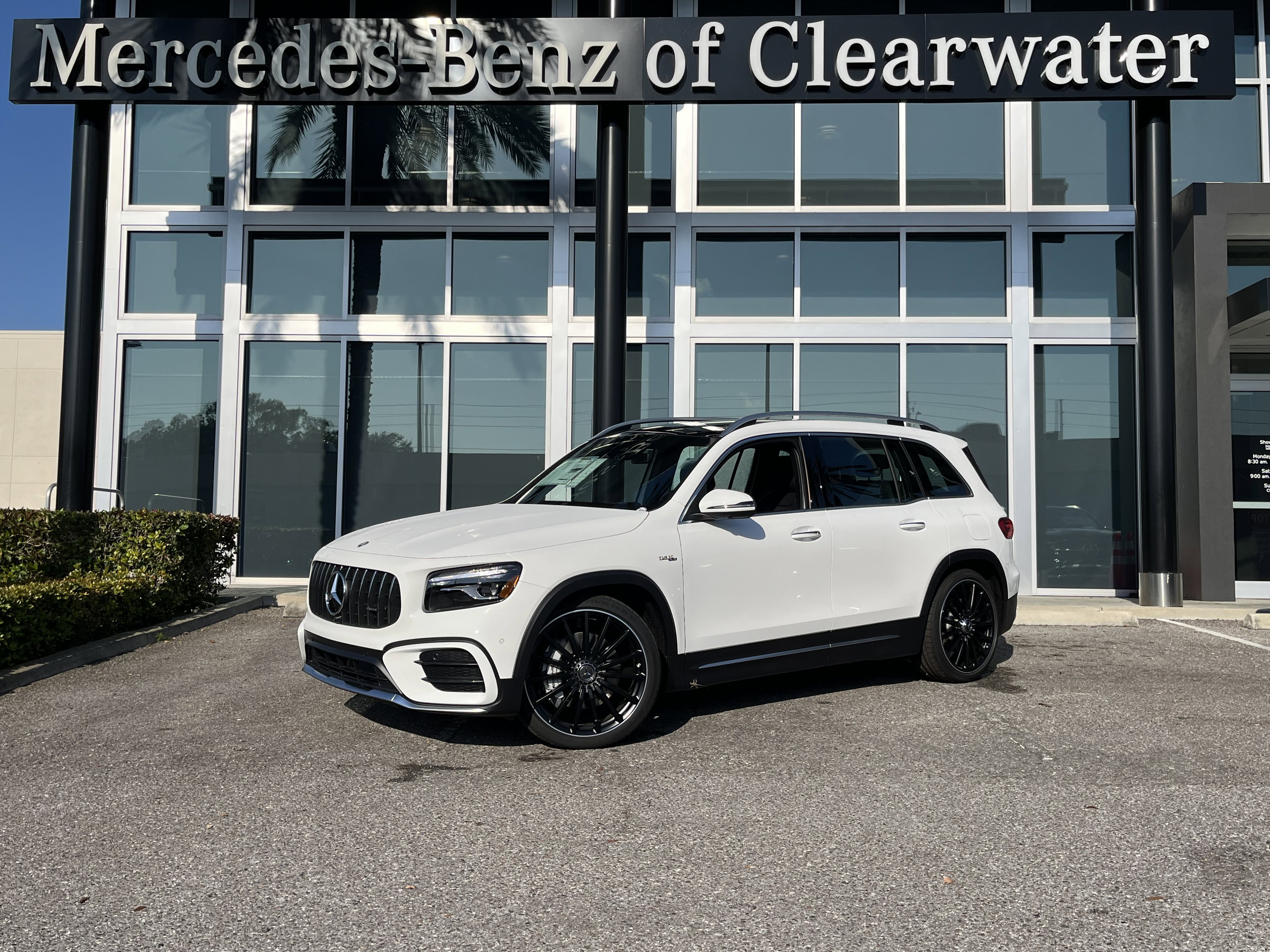 2026 Mercedes-Benz GLB GLB 35 AMG 4MATIC's photo