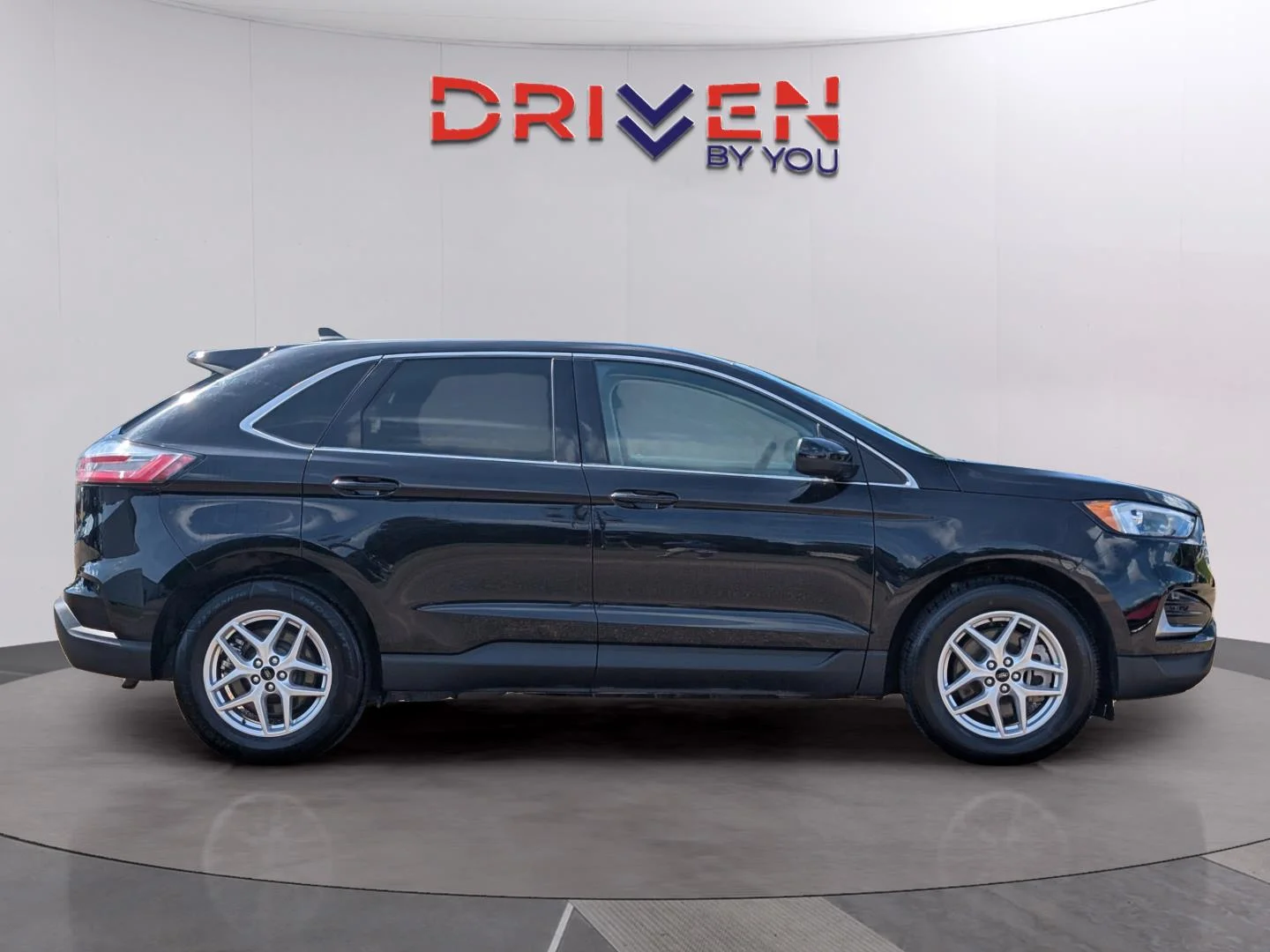 Used 2024 Agate Black Ford SEL image 6