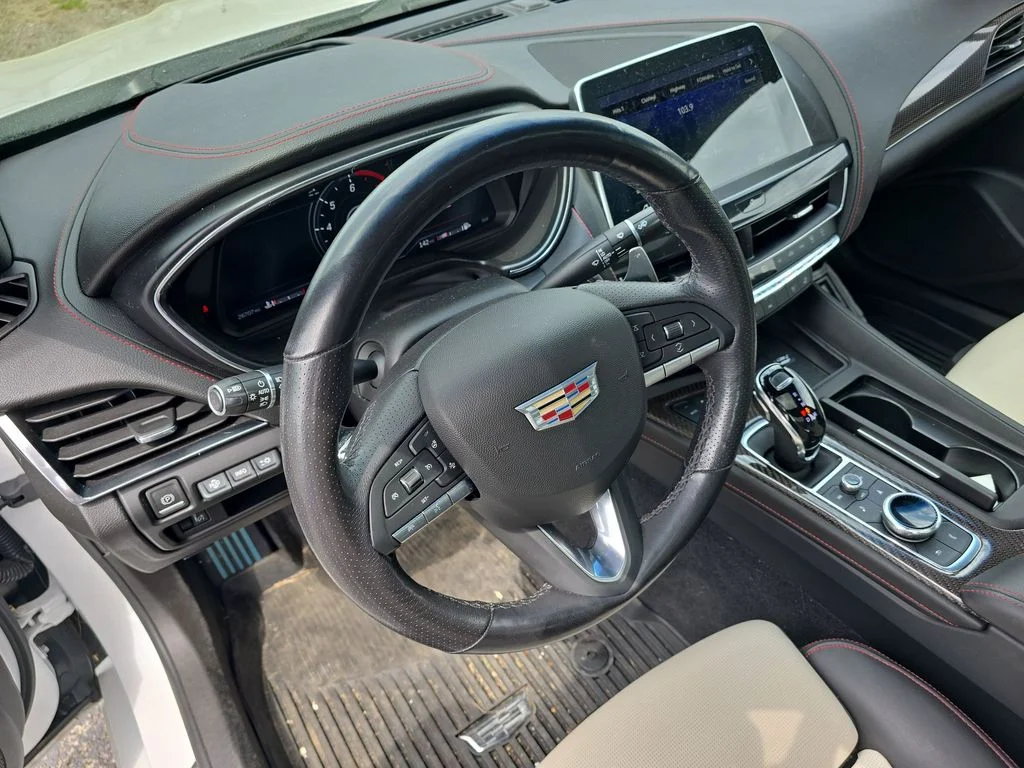 Used 2022 White Cadillac Sport image 19
