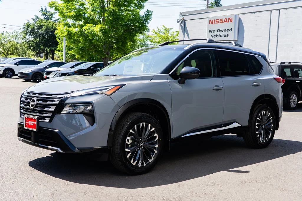 New 2026 Boulder Gray Pearl / Super Black Two-tone Nissan Platinum image 3