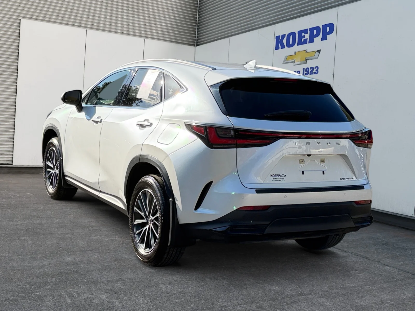 Used 2024 Eminent White Pearl Lexus Premium image 3