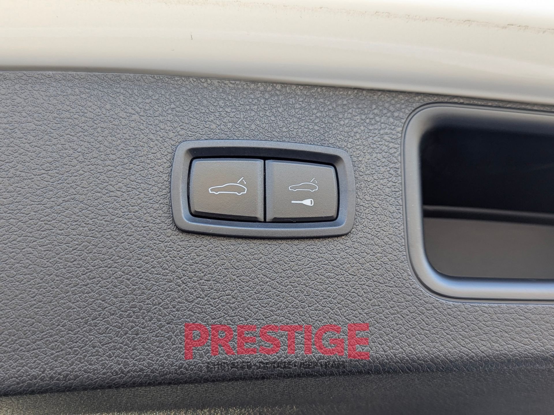 Used 2021 White Porsche Base image 10