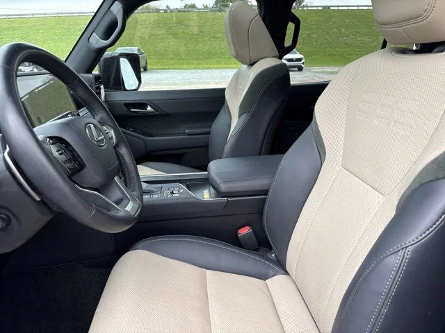 Used 2025 White Lexus 550 Overtrail+ image 5