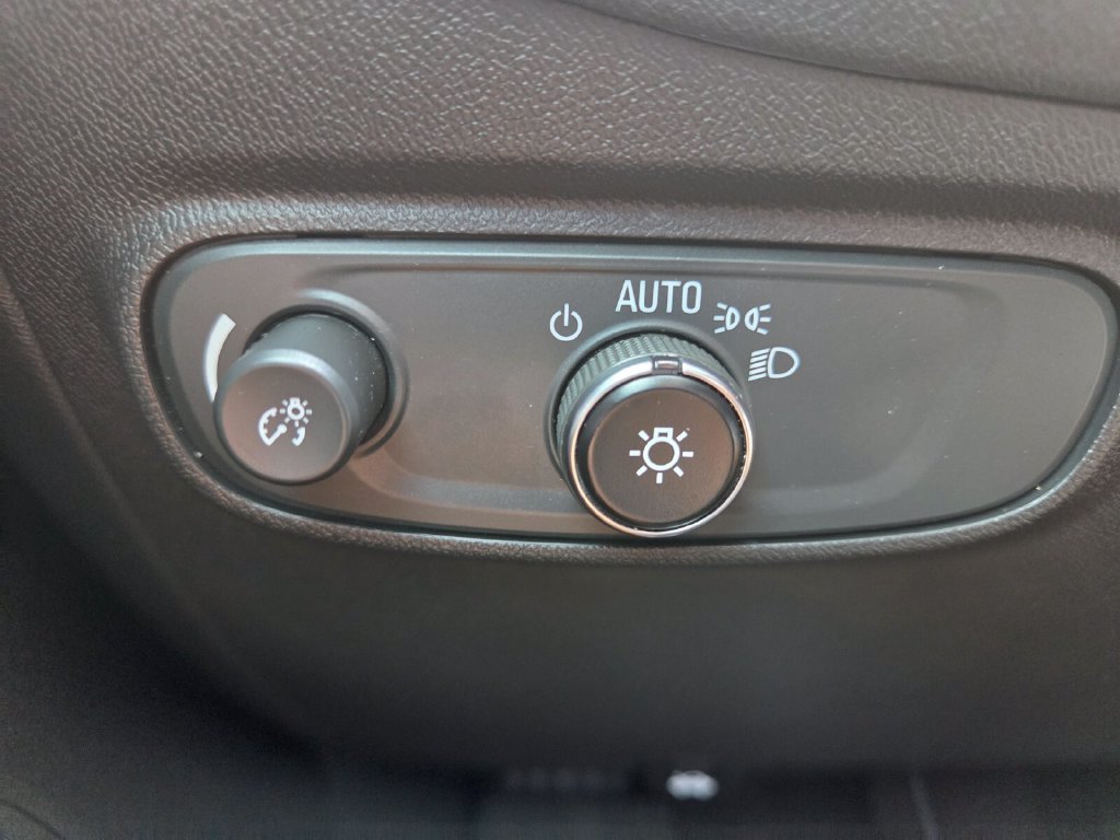 2023 Chevrolet Equinox LS - Photo 12