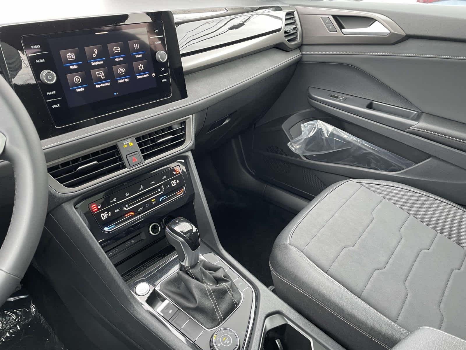 New 2026 Monument Gray w/Deep Black Roof Volkswagen SE Black image 27