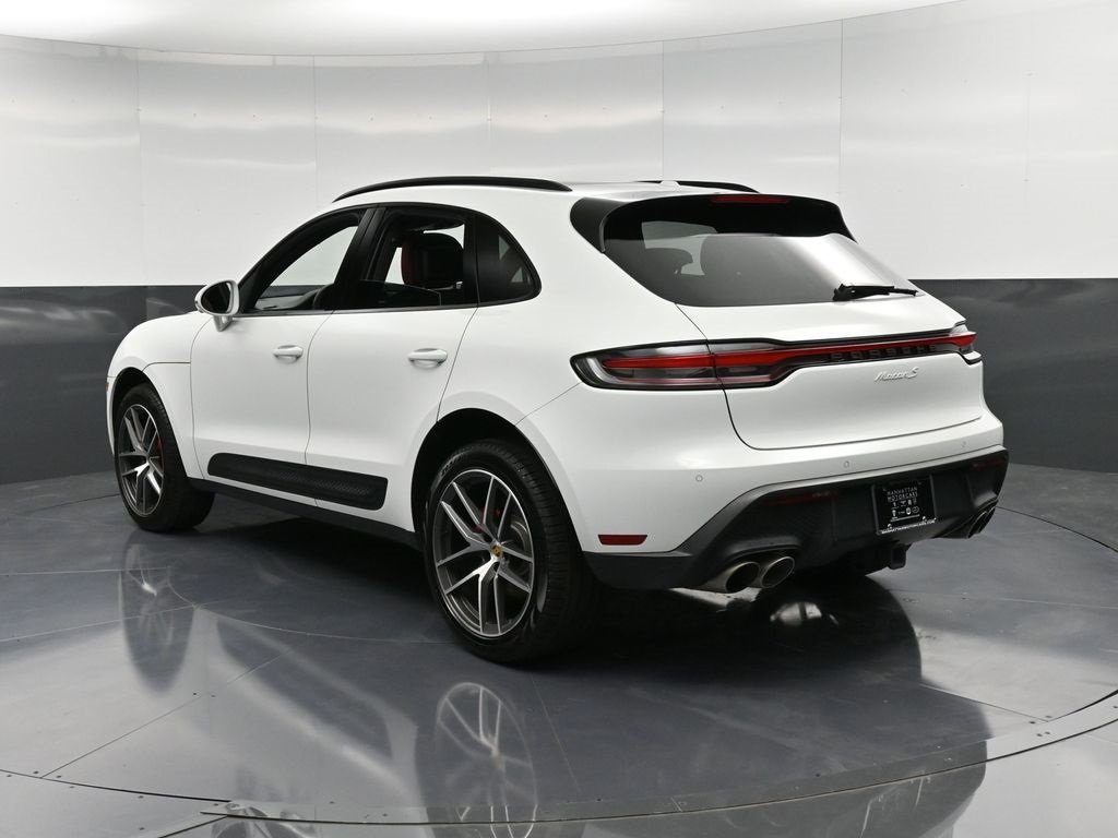 2022 Porsche Macan S photo 2