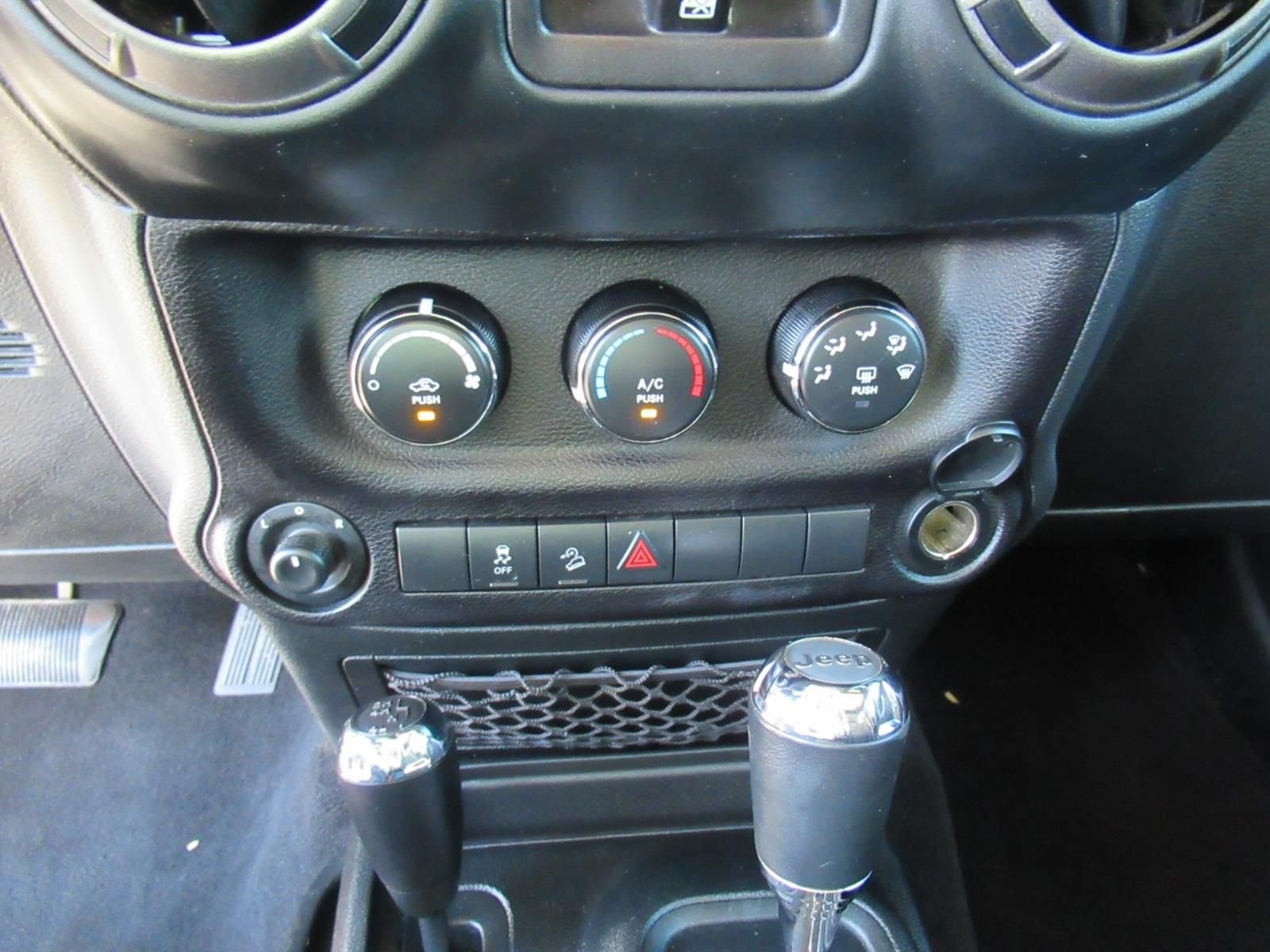 Used 2018 Silver Jeep Unlimited Sport image 25