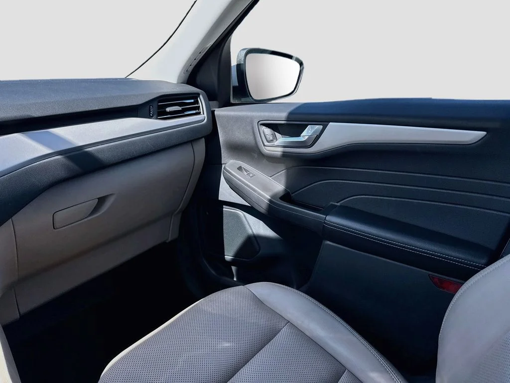 Used 2021 White Ford SEL image 29