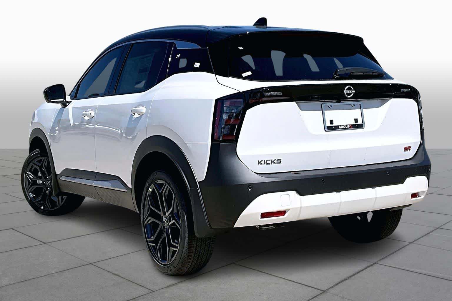 New 2026 Aspen White TriCoat / Super Black Two-tone Nissan SR image 7